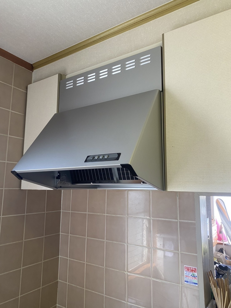 フェニックストーヨー住器の【キッチン】レンジフード交換の施工後の写真1