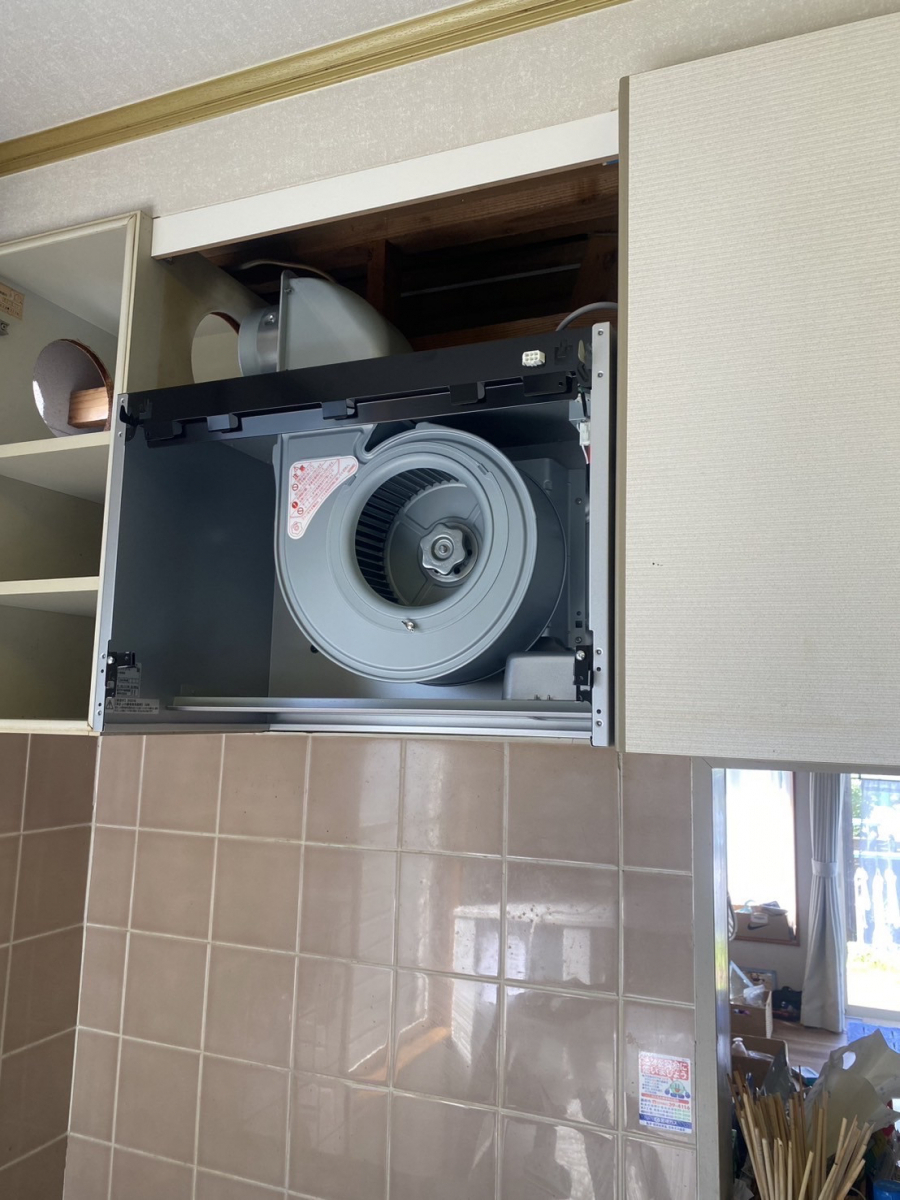 フェニックストーヨー住器の【キッチン】レンジフード交換の施工前の写真3