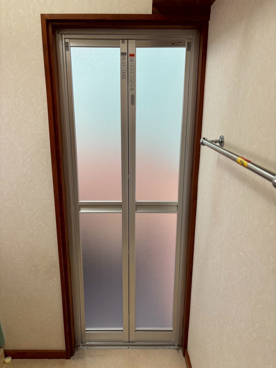 フェニックストーヨー住器の【浴室ドア交換】ドア→折戸へお取替え!の施工後の写真2