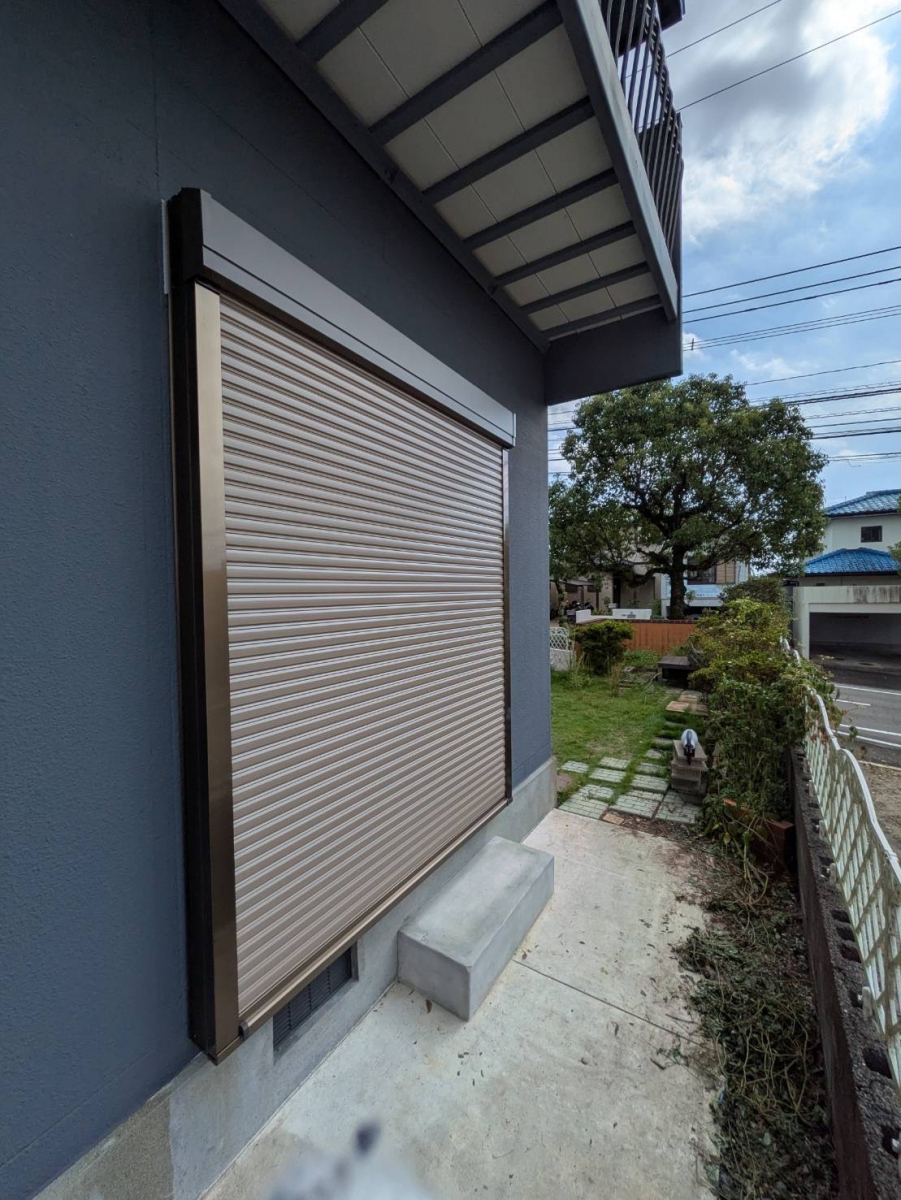フェニックストーヨー住器の【防災・防犯】後付けシャッターを取り付けました！の施工後の写真1