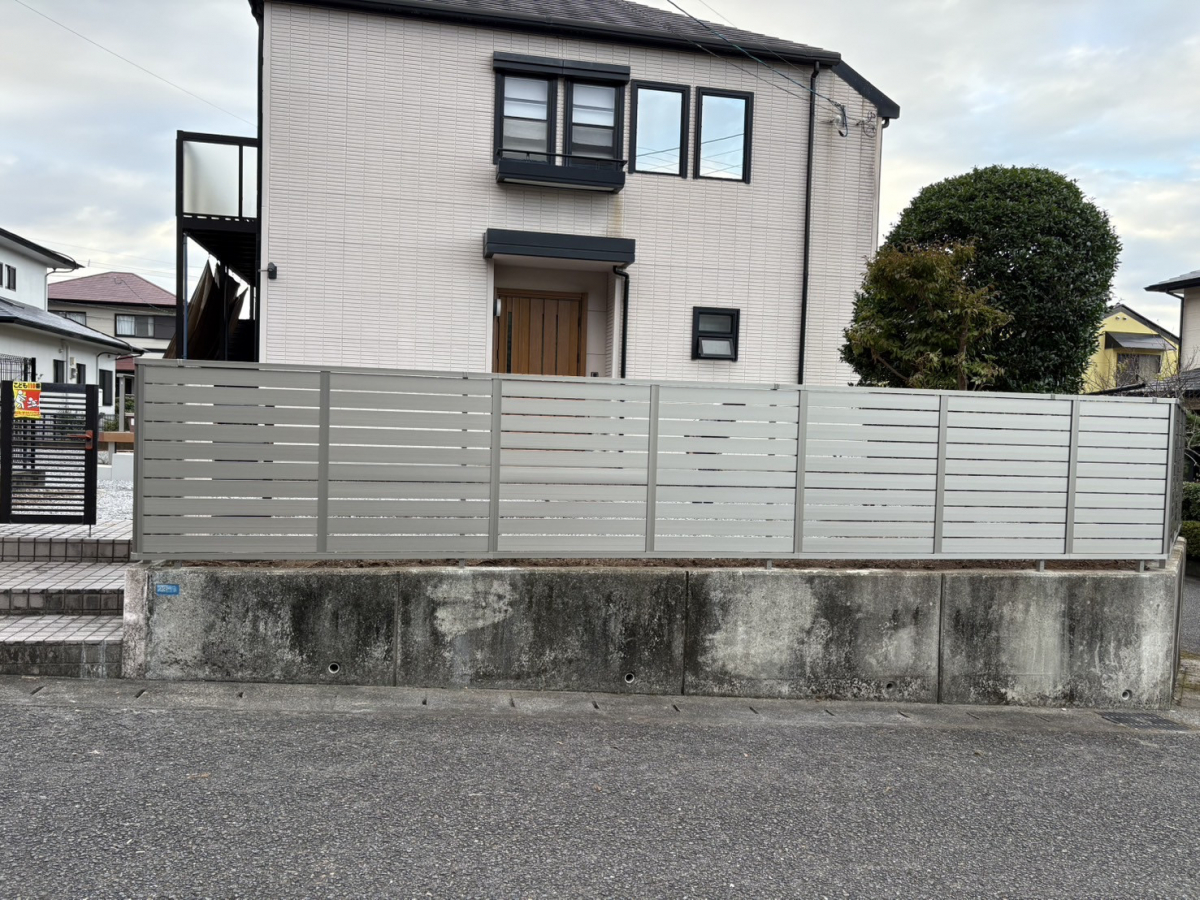 フェニックストーヨー住器の【LIXILフェンス】見た目もすっきりスタイリッシュに！の施工後の写真1