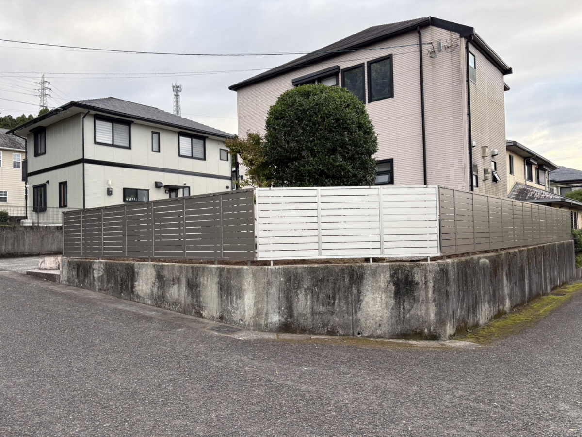 フェニックストーヨー住器の【LIXILフェンス】見た目もすっきりスタイリッシュに！の施工後の写真2