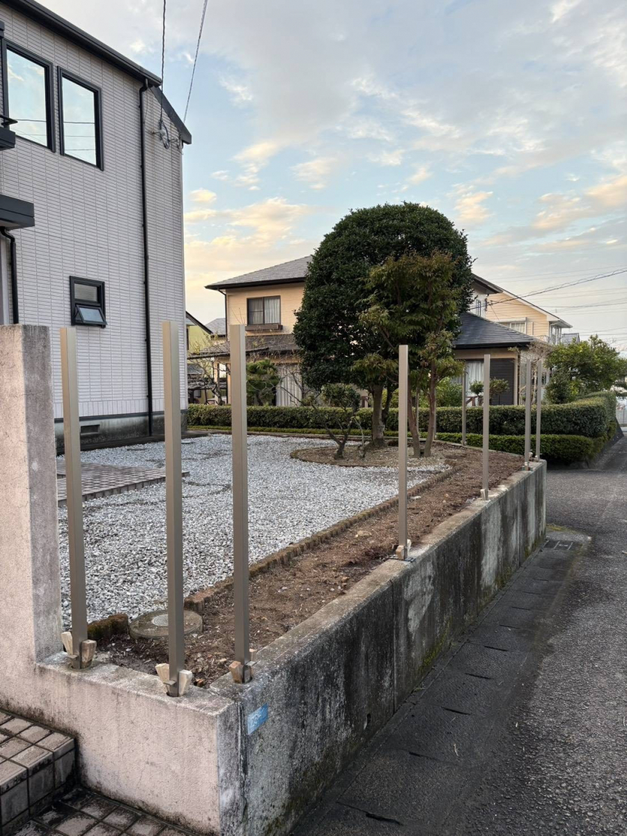 フェニックストーヨー住器の【LIXILフェンス】見た目もすっきりスタイリッシュに！の施工前の写真3