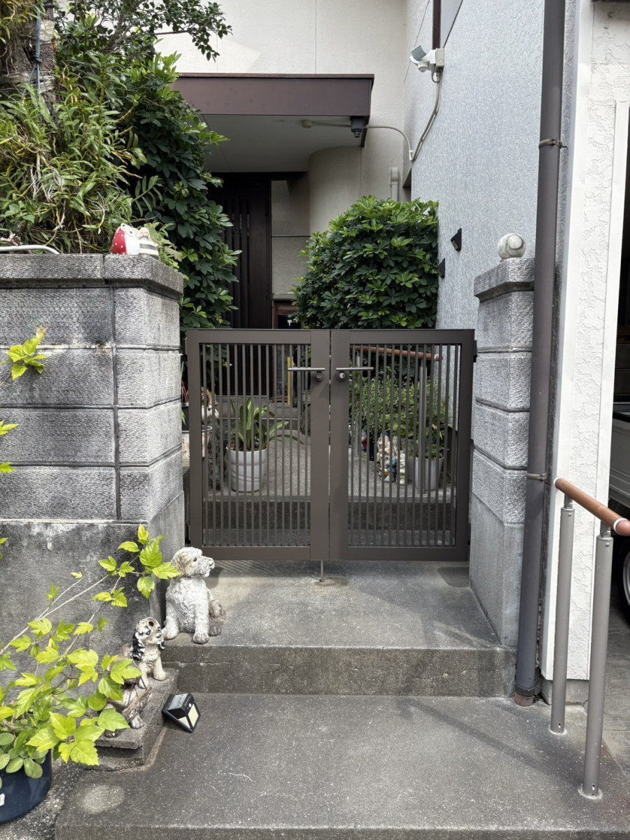 フェニックストーヨー住器の【門扉取替】玄関まわりリフォームの施工後の写真1