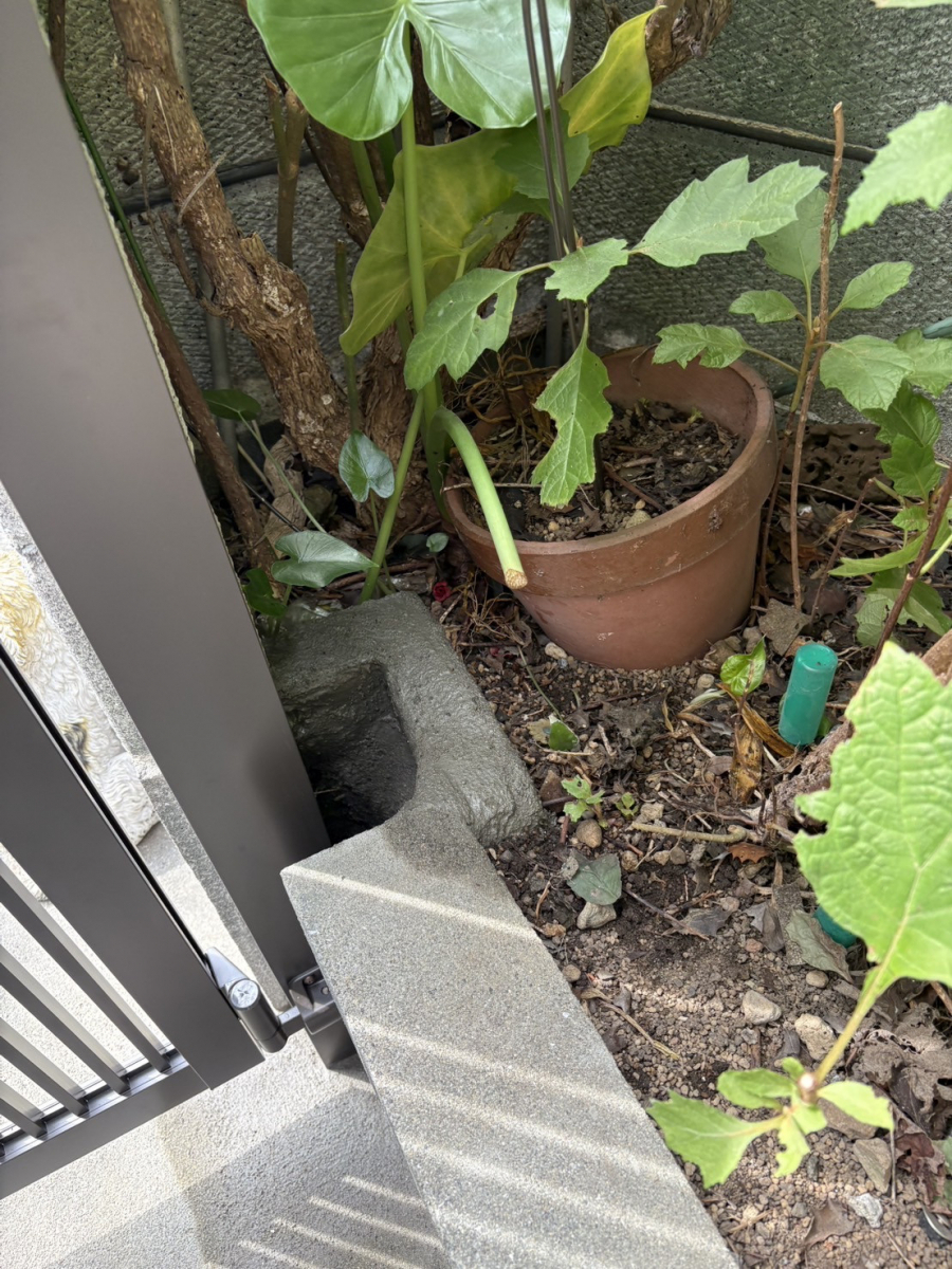 フェニックストーヨー住器の【門扉取替】玄関まわりリフォームの施工前の写真2