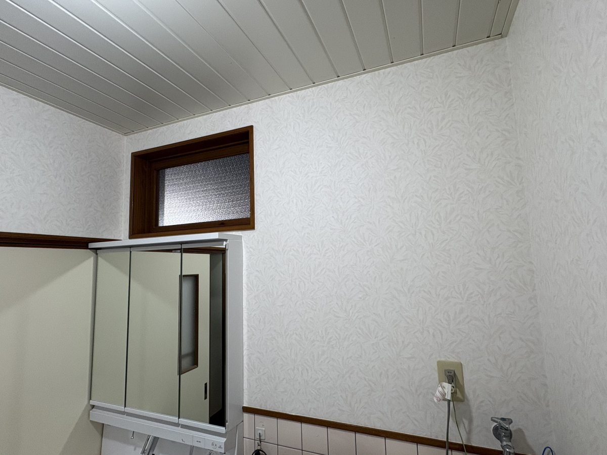 フェニックストーヨー住器の【戸建フルリフォーム③】デザイン＆機能性を両立した洗面化粧台の施工後の写真2