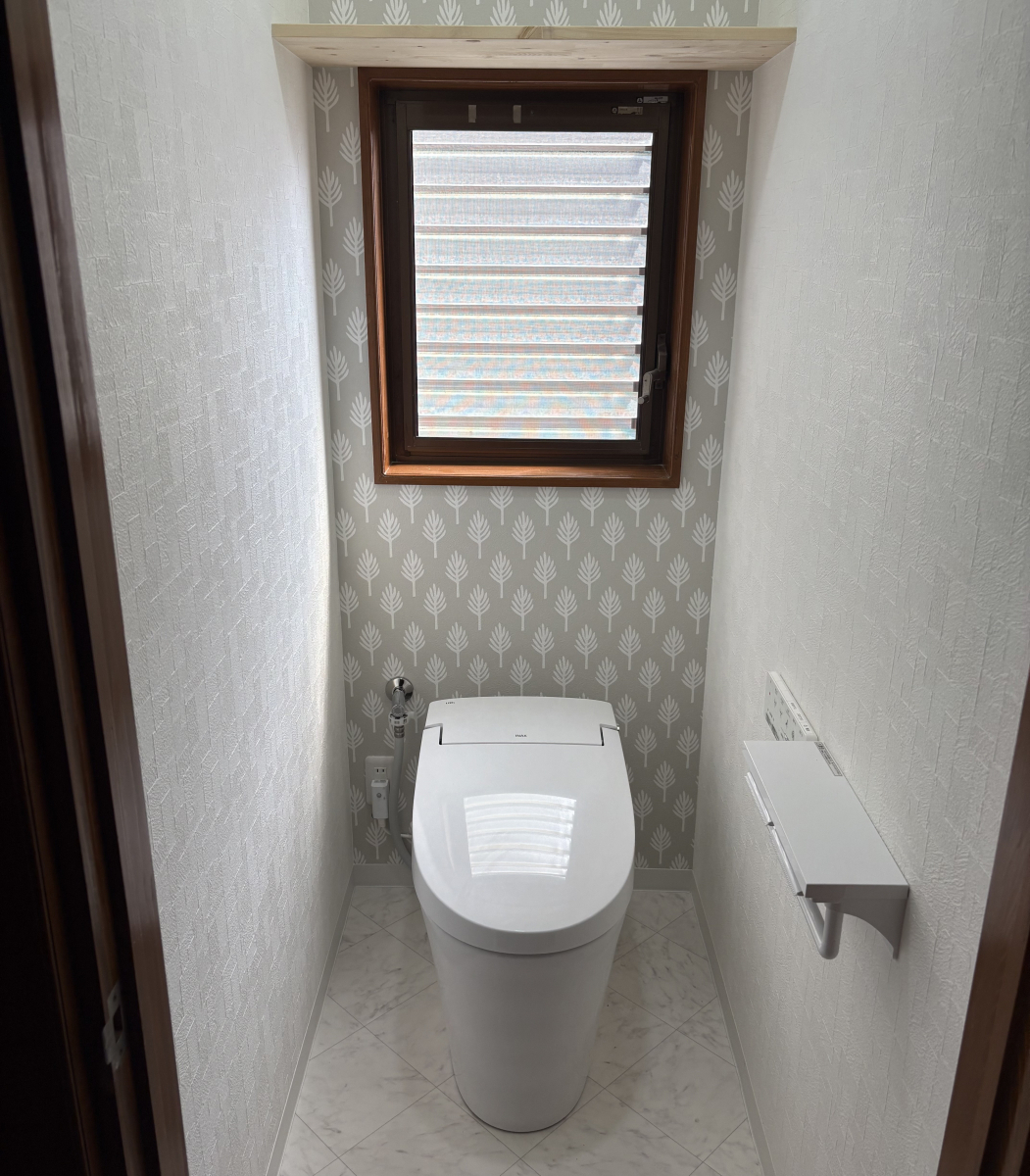 フェニックストーヨー住器の【戸建フルリフォーム④】トイレも居心地良い空間にの施工後の写真1