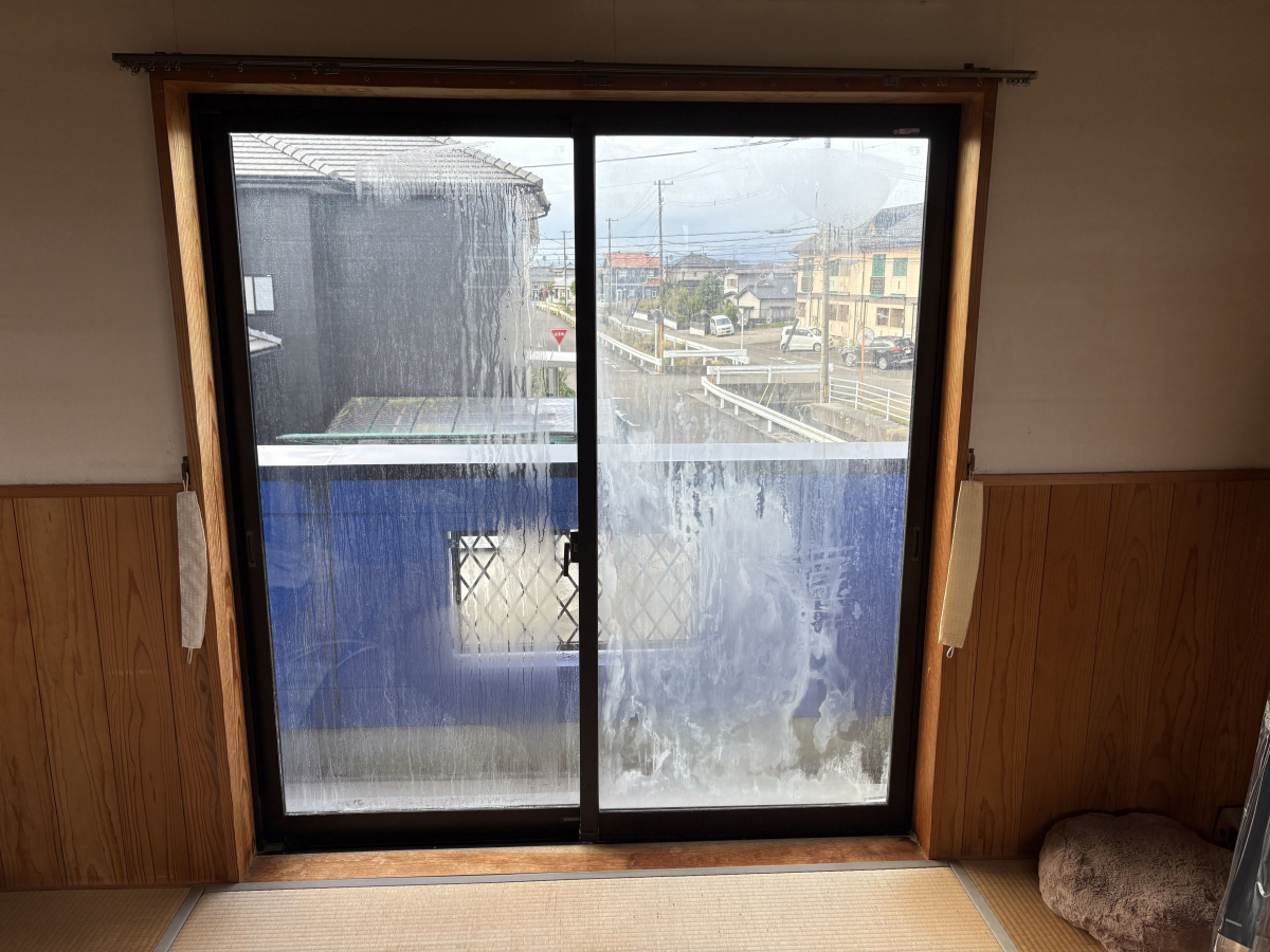 フェニックストーヨー住器の【先進的窓リノベ】リプラスは雨戸はそのまま窓だけ交換可能です！の施工前の写真1