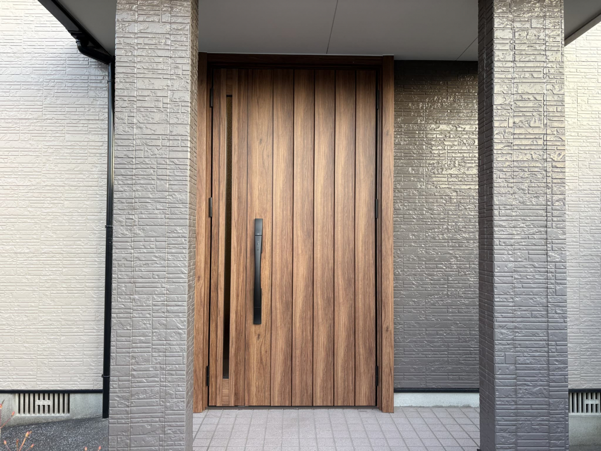 フェニックストーヨー住器の【玄関リフォーム】デザイン性＆使いやすさを両立！の施工後の写真1