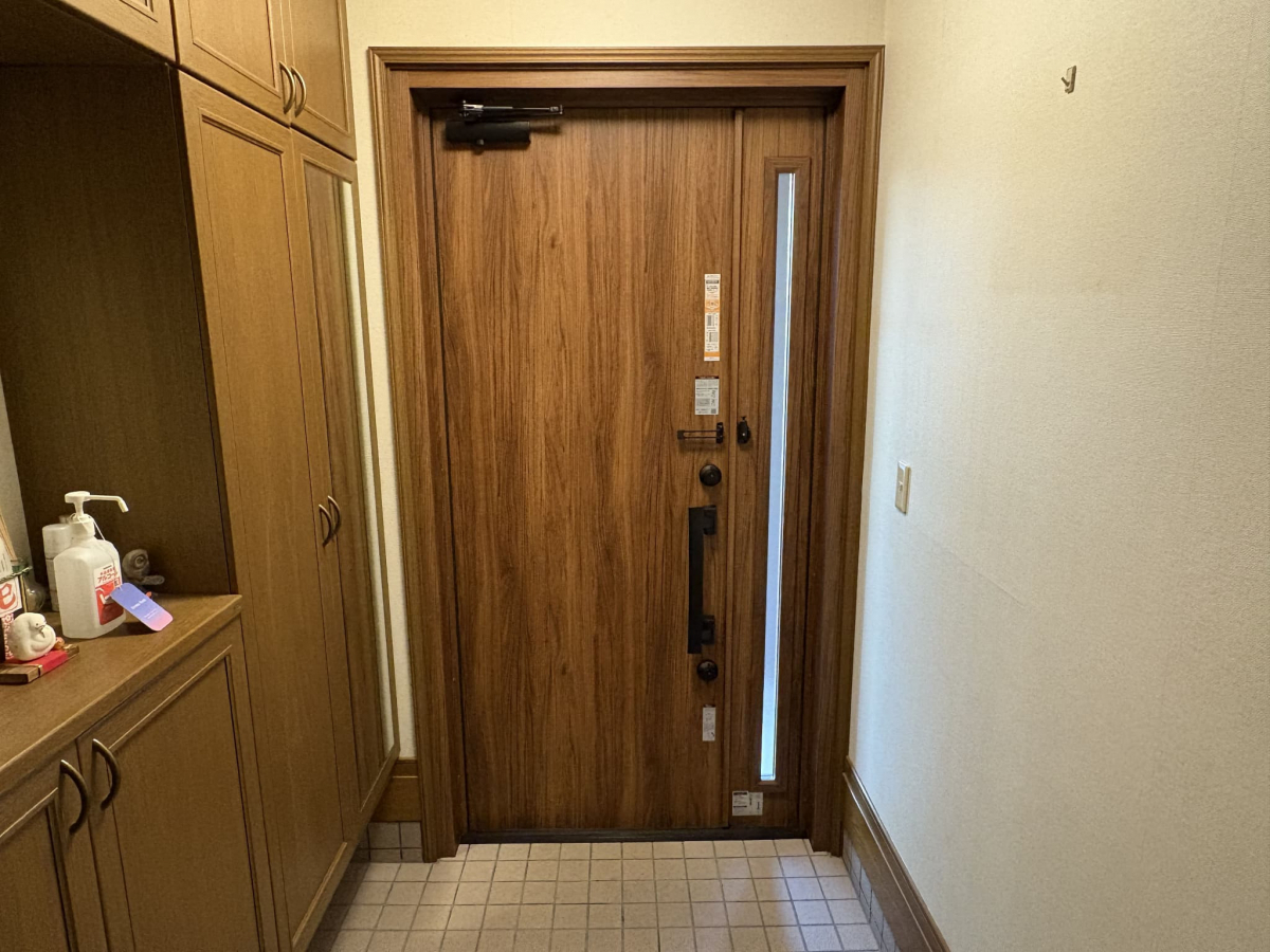 フェニックストーヨー住器の【玄関リフォーム】デザイン性＆使いやすさを両立！の施工後の写真2