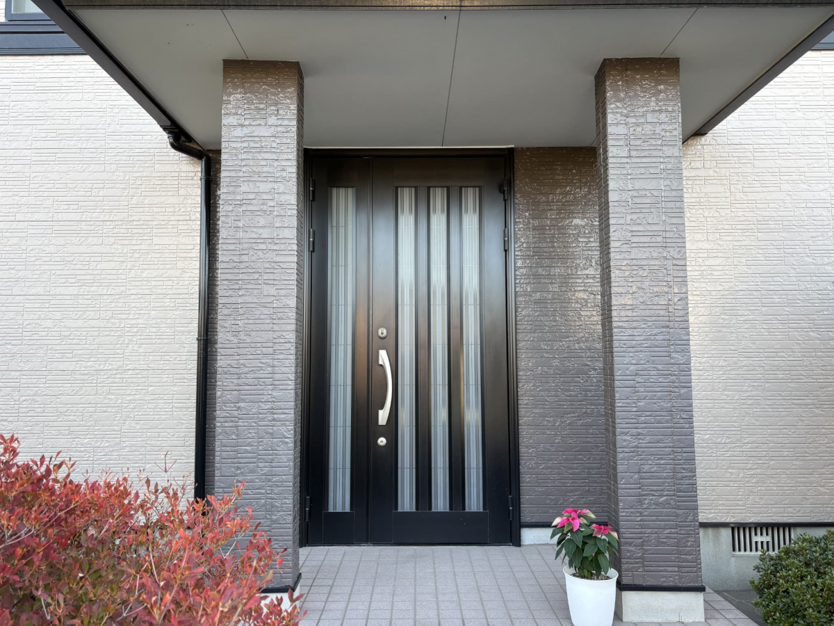 フェニックストーヨー住器の【玄関リフォーム】デザイン性＆使いやすさを両立！の施工前の写真1