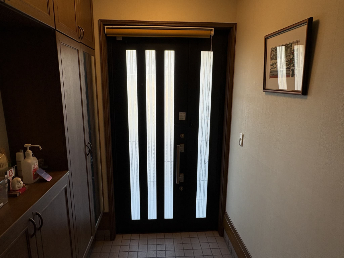 フェニックストーヨー住器の【玄関リフォーム】デザイン性＆使いやすさを両立！の施工前の写真2