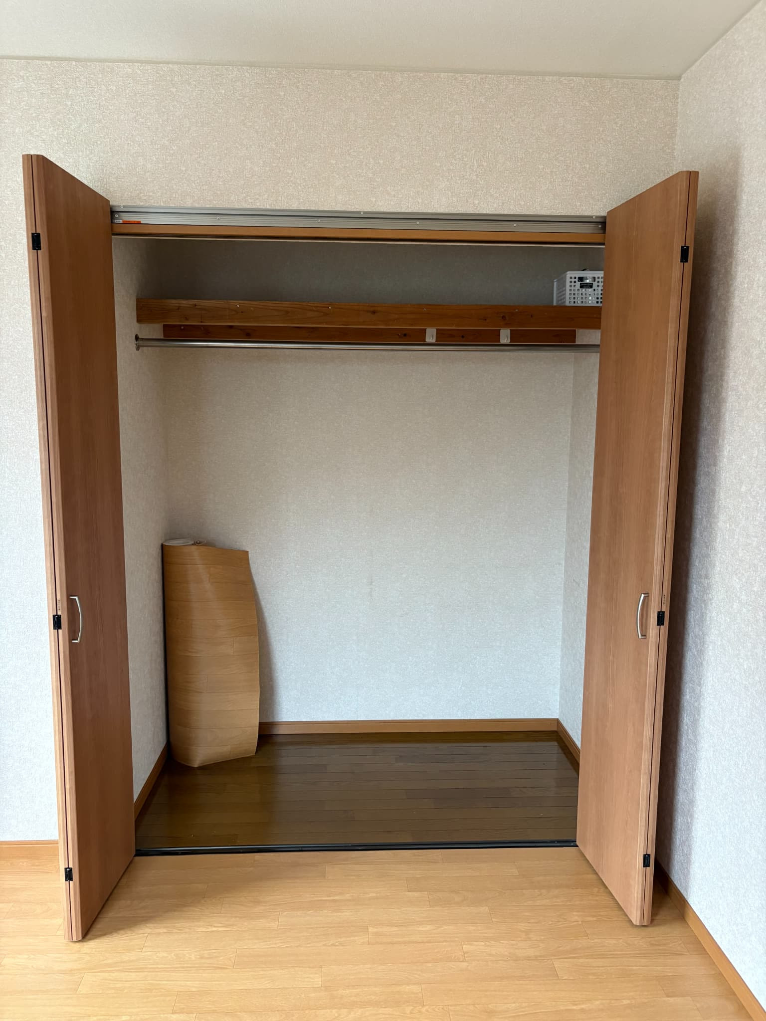 フェニックストーヨー住器の【室内建具】古いクローゼットを新品同様に！の施工後の写真2