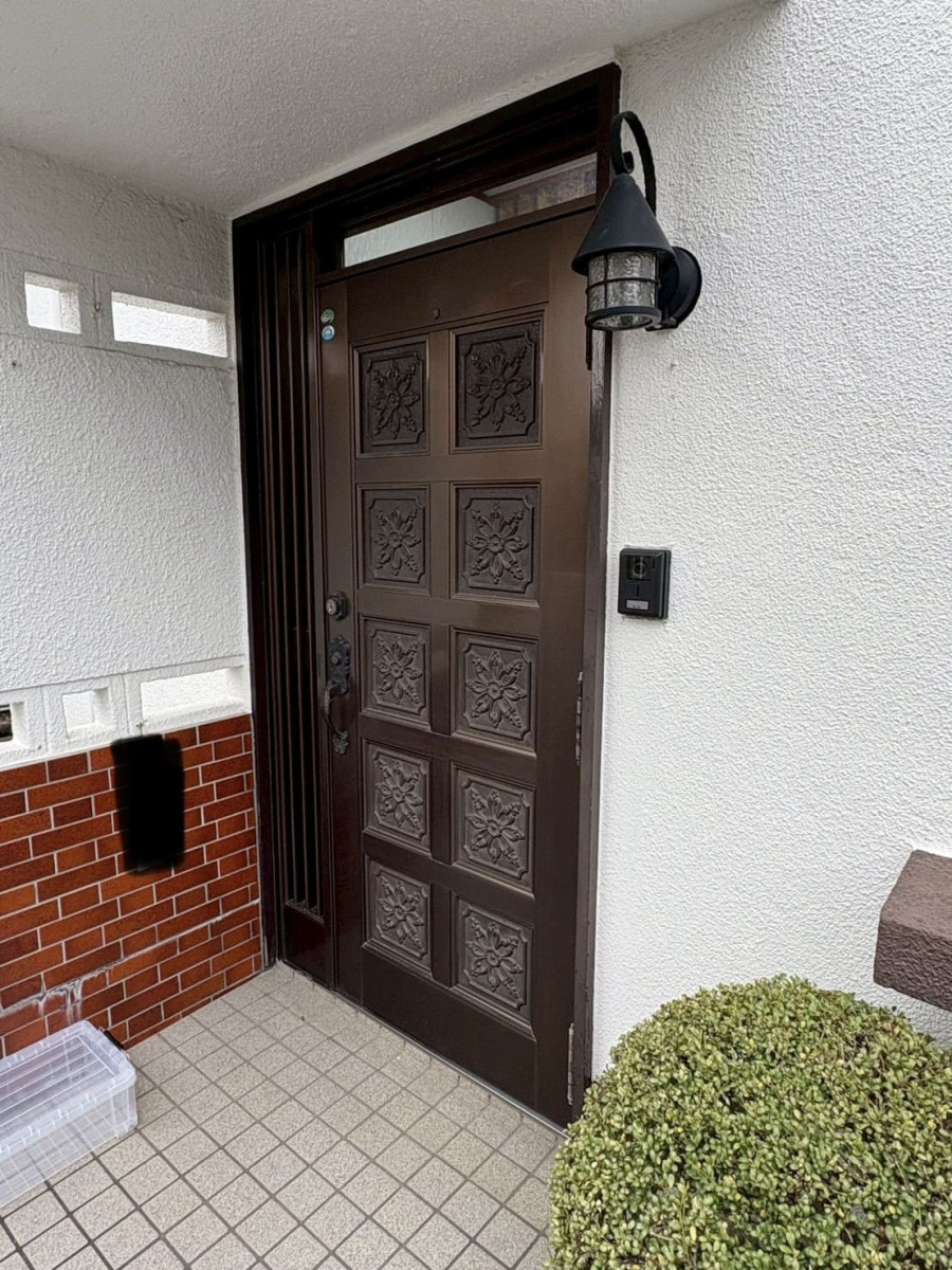 フェニックストーヨー住器の【玄関リフォーム】玄関ドアも1日で交換できます！の施工前の写真1