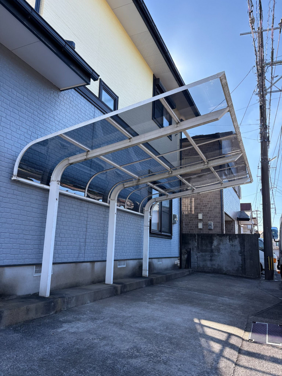 フェニックストーヨー住器の【エクステリア】カーポート屋根交換の施工後の写真1