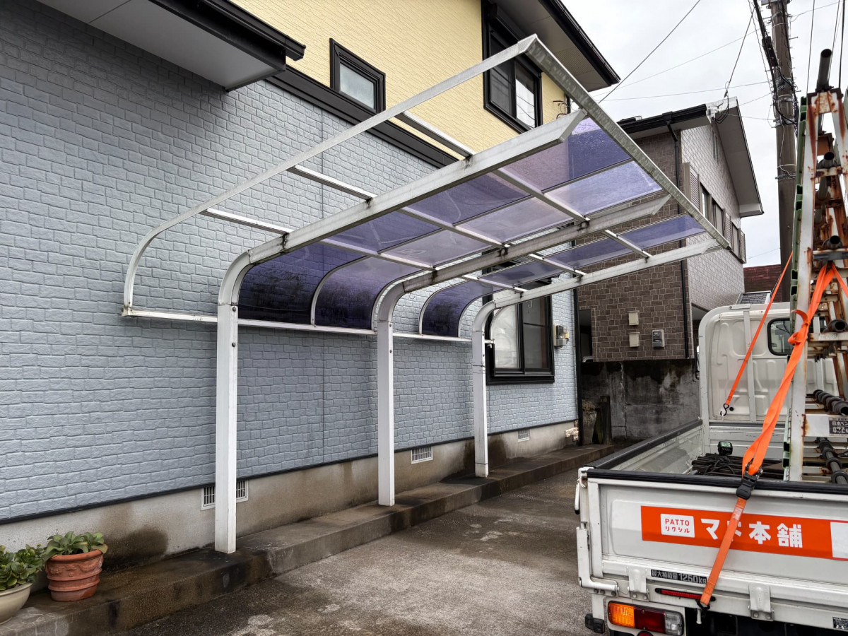 フェニックストーヨー住器の【エクステリア】カーポート屋根交換の施工前の写真1
