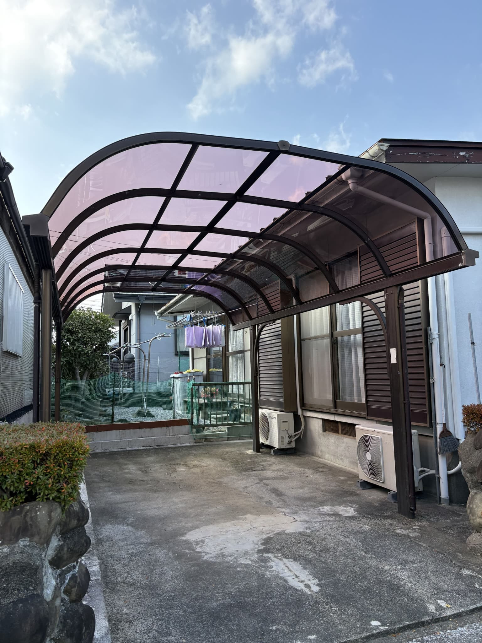 フェニックストーヨー住器の【カーポート】ボロボロの屋根を1日で新しく！の施工後の写真1