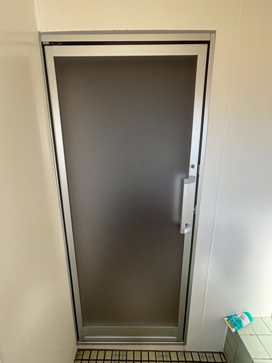 フェニックストーヨー住器の【浴室ドア】ドアのお取替えをしました！の施工後の写真1