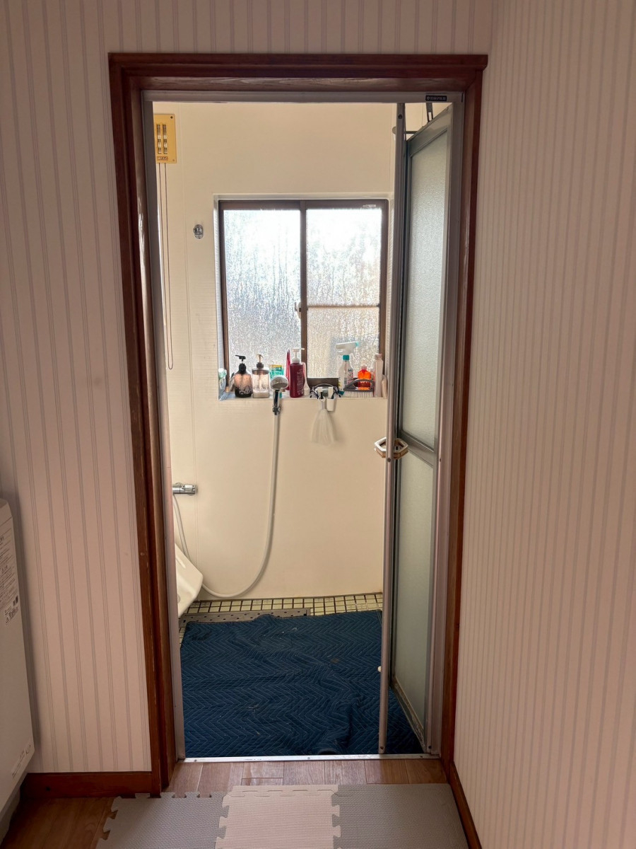 フェニックストーヨー住器の【浴室ドア】ドアのお取替えをしました！の施工前の写真2