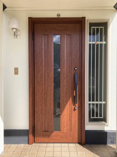 水島アルミトーヨー住器の玄関ドア取替え　施工事例写真1