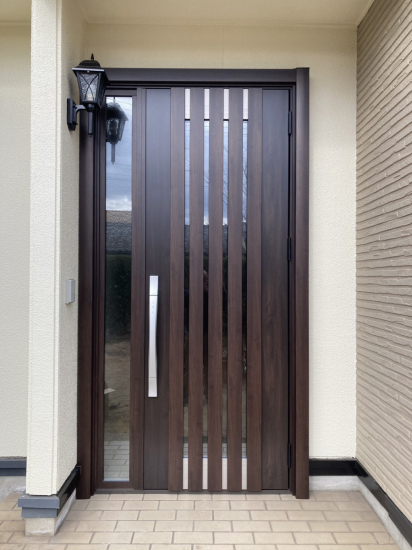 水島アルミトーヨー住器の玄関ドア取替え,施工事例写真1