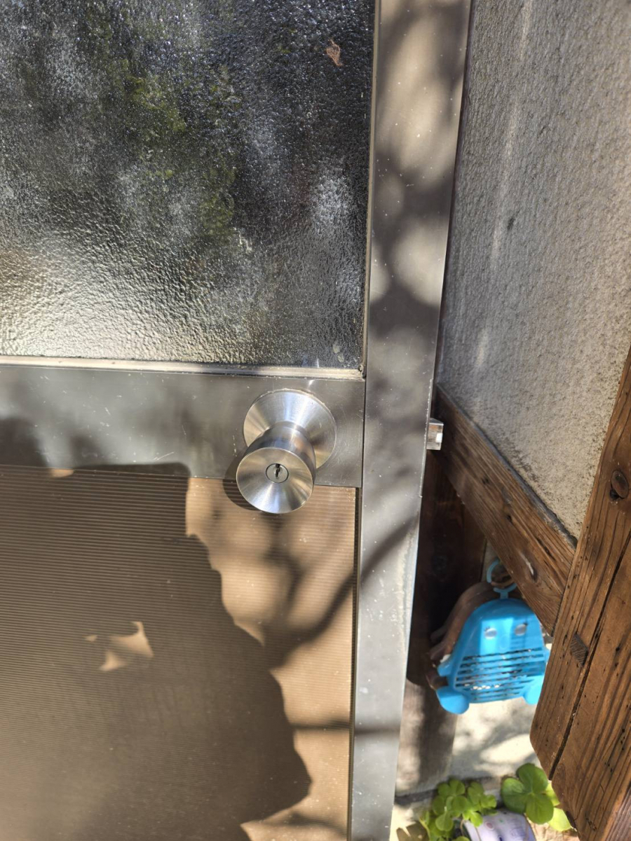水島アルミトーヨー住器の握り玉交換の施工前の写真1