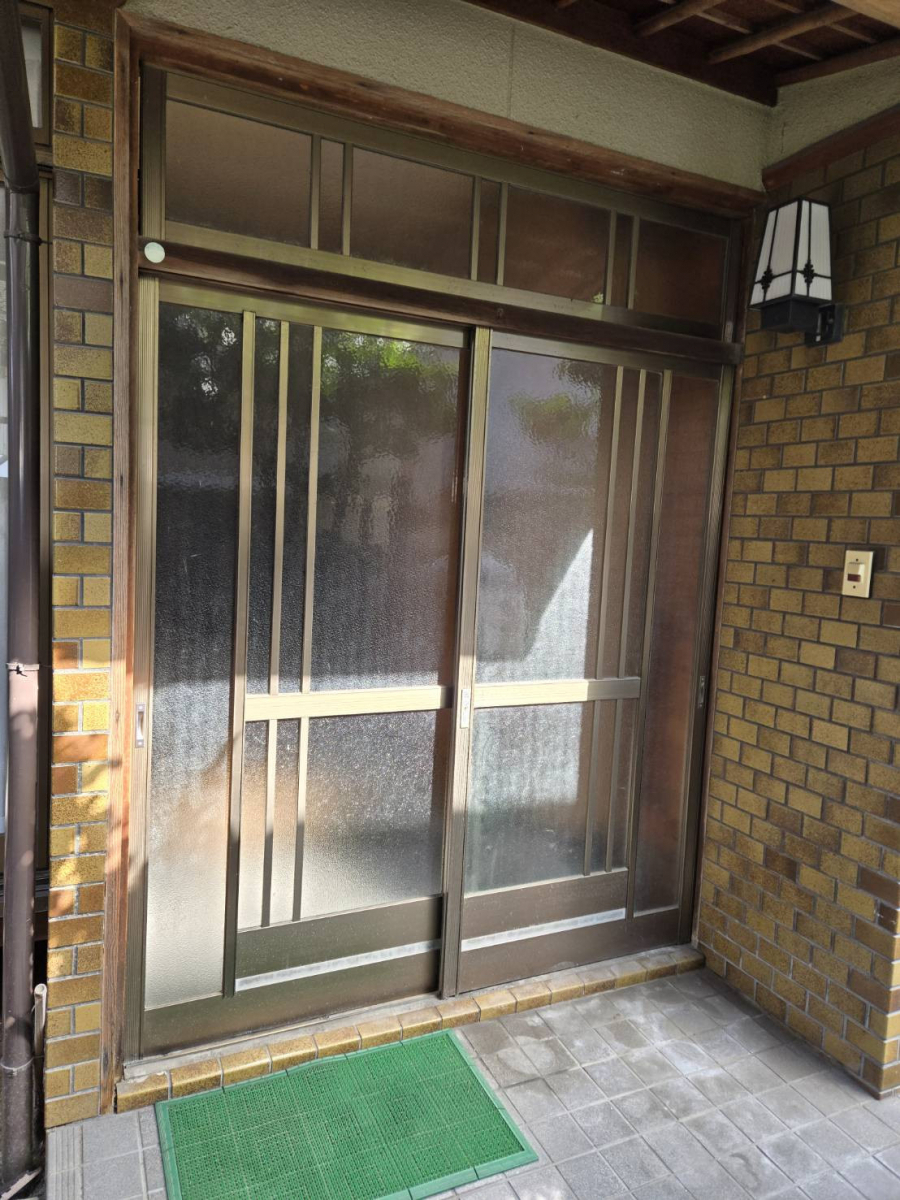 水島アルミトーヨー住器のたった1日で施工完了の施工前の写真1