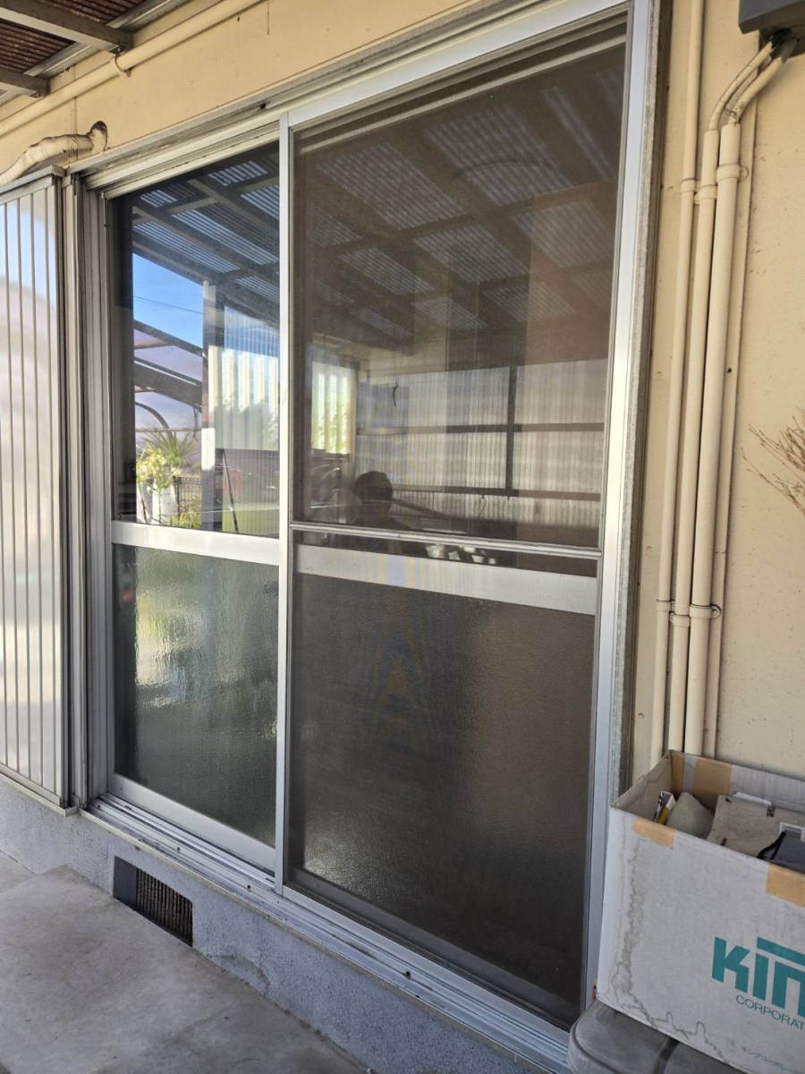 水島アルミトーヨー住器の取替窓　リプラス引違い窓　取付けの施工前の写真1