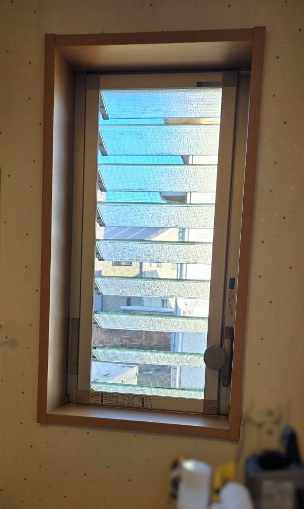 水島アルミトーヨー住器のインプラス開き窓工事の施工前の写真1