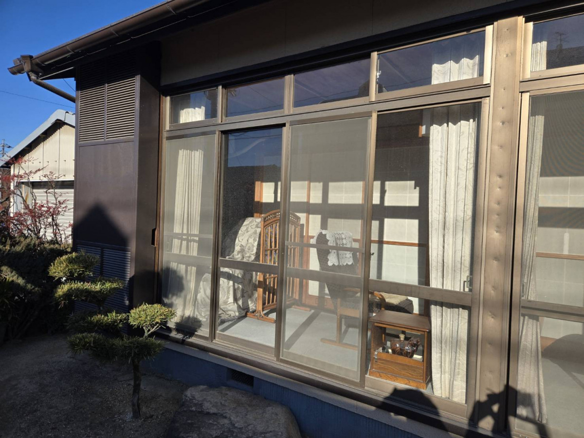 水島アルミトーヨー住器の古い窓を壊さず、１日で快適なリフォームへの施工前の写真1