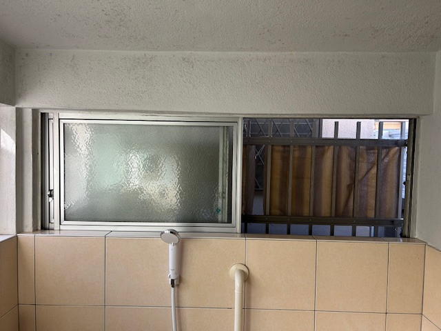 水島アルミトーヨー住器の浴室内窓工事の施工前の写真1