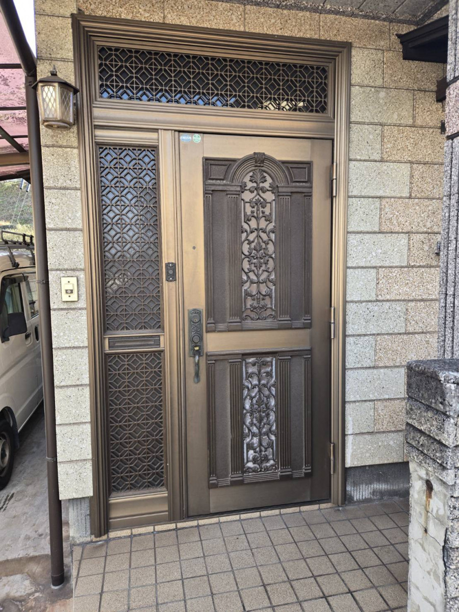 水島アルミトーヨー住器のリシェント玄関ドア取付けの施工前の写真1