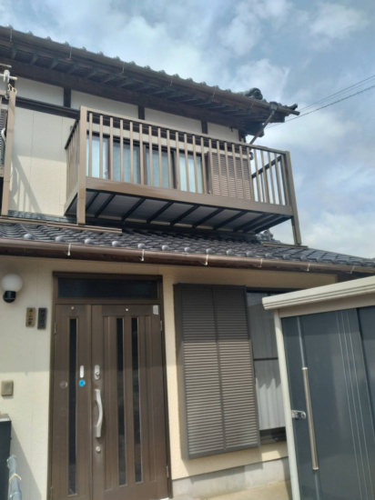 クボガラスの後付けの屋根置き式バルコニーを取付しました施工事例写真1