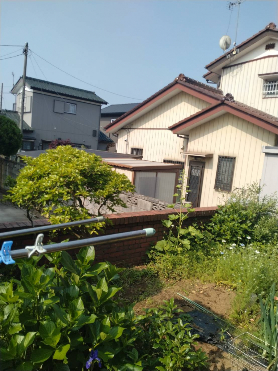 クボガラスの目隠し・防犯・装飾に...フェンスを取り付けました🏠の施工前の写真1