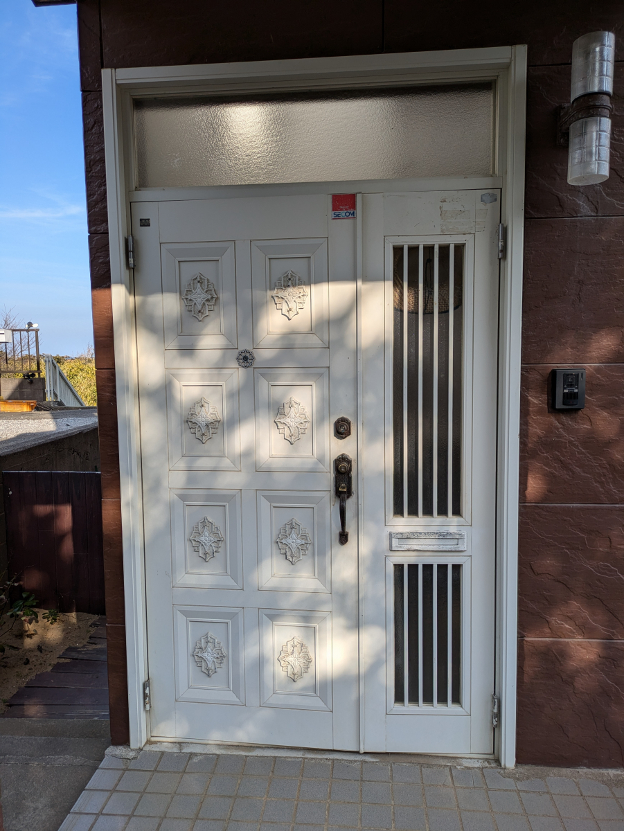 クボガラスの「リビングから廊下へ出ると寒い…」そんなご家庭にオススメです！の施工前の写真1