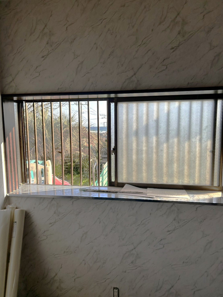 クボガラスの２月の寒さ対策は「窓」から🪟の施工前の写真1