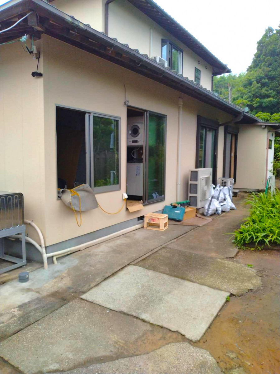 クボガラスの花粉やホコリから洗濯物を守るにはテラス囲いがおすすめです！の施工前の写真1