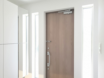 秋のうちに玄関リフォーム！寒さ＆防犯対策は「ドア」から REGALO（レガロ）のブログ 写真1