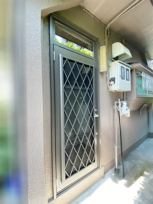 【施工事例】勝手口の取替【防犯性・断熱性アップ】 REGALO(レガロ)のブログ 写真2