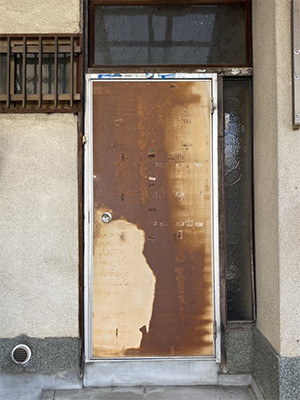 【施工事例】玄関ドアの取替【リーズナブルな玄関ドア「クリエラR」】 REGALO(レガロ)のブログ 写真1
