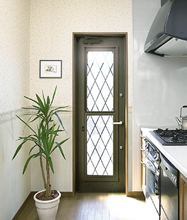 【寒いキッチン】勝手口ドアを断熱仕様に【リフォームでぽかぽか】 REGALO(レガロ)のブログ 写真2