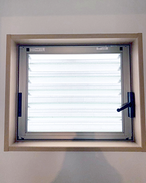 【施工事例】ルーバー窓に二重窓?!｜専門スタッフによる創意工夫で解決！ REGALO（レガロ）のブログ 写真1