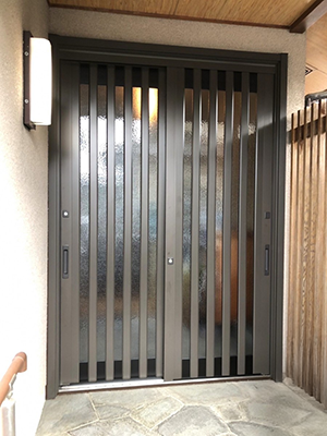 【施工事例】老朽化した木製引戸を安全・快適に【リシェント玄関引戸】 REGALO（レガロ）のブログ 写真3