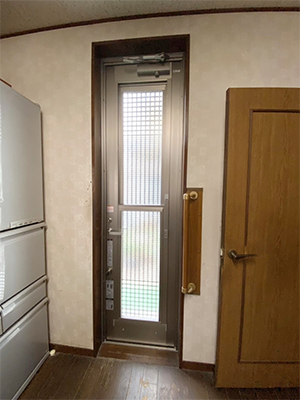 【施工事例】勝手口交換｜防犯性アップの最新リフォーム REGALO（レガロ）のブログ 写真4