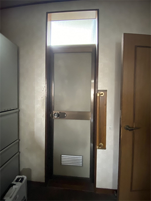 【施工事例】勝手口交換｜防犯性アップの最新リフォーム REGALO（レガロ）のブログ 写真2