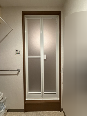 【施工事例】浴室折れ戸の交換｜新しいドアで清潔・快適なバスタイム REGALO（レガロ）のブログ 写真4