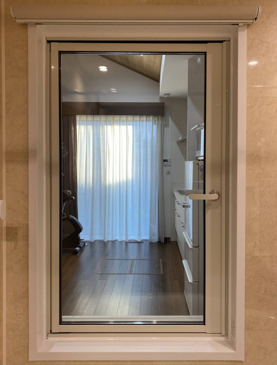 REGALO（レガロ）の浴室のＦＩＸ窓を開閉式の窓に取替の施工後の写真1