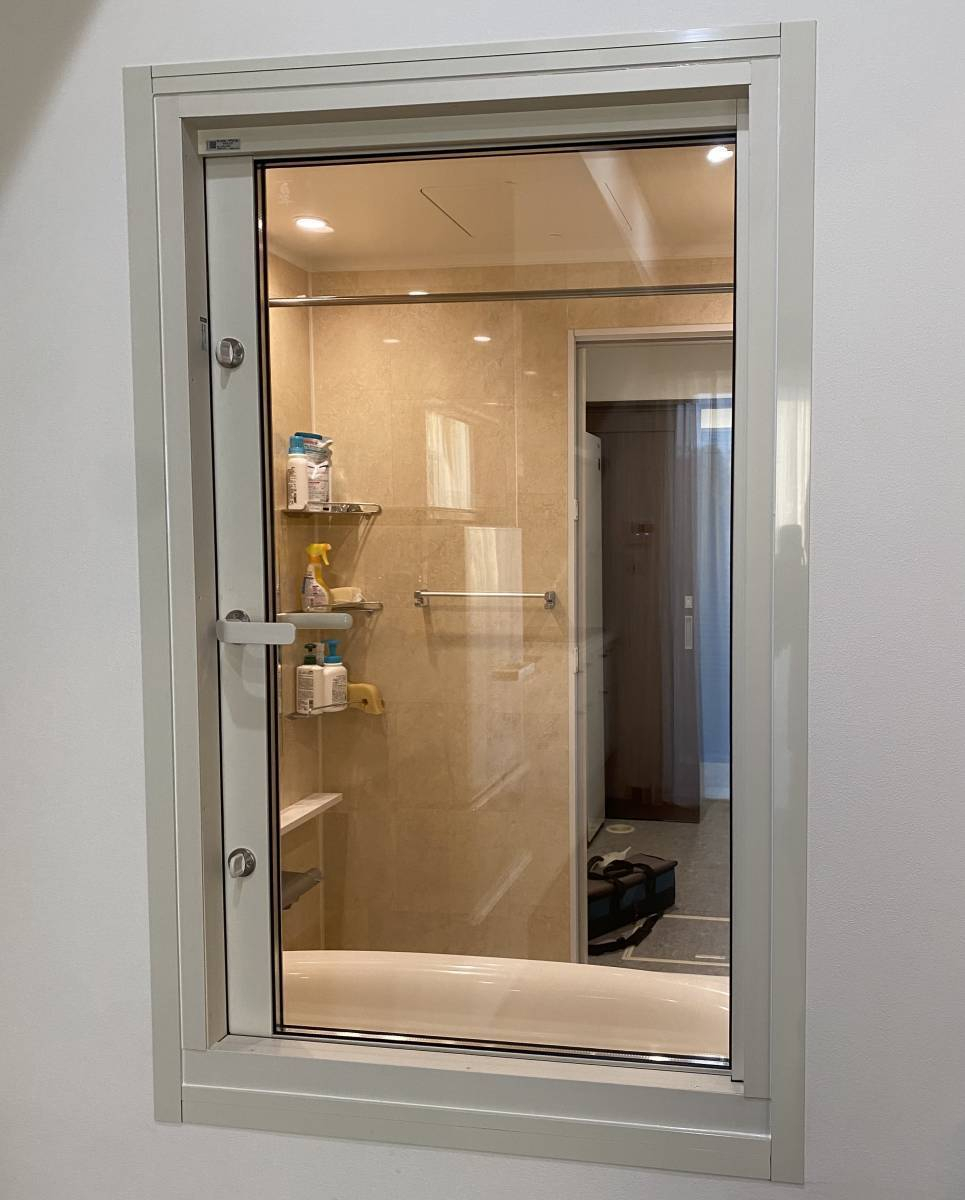REGALO（レガロ）の浴室のＦＩＸ窓を開閉式の窓に取替の施工後の写真2