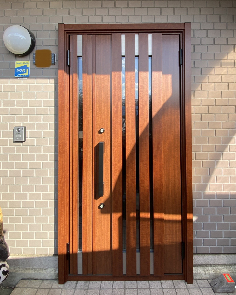REGALO（レガロ）の建付けの悪い老朽化した玄関ドアを取り替えたい☆の施工後の写真1