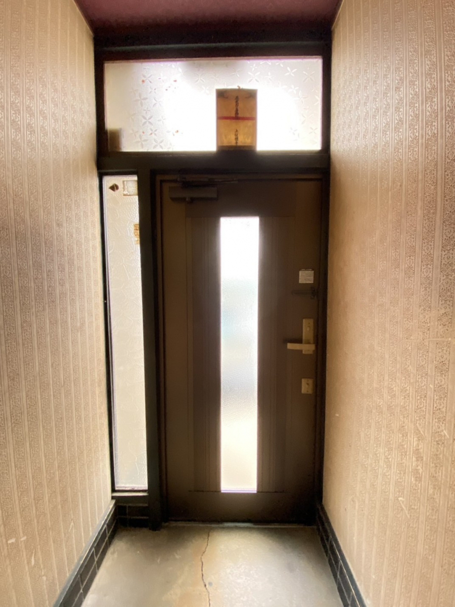 REGALO(レガロ)の老朽化した玄関ドアを一新!クリエラR☆の施工後の写真2
